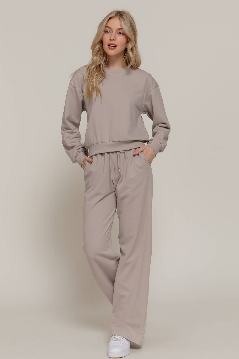 Long Sleeve Round Neck Crop SweatShirt