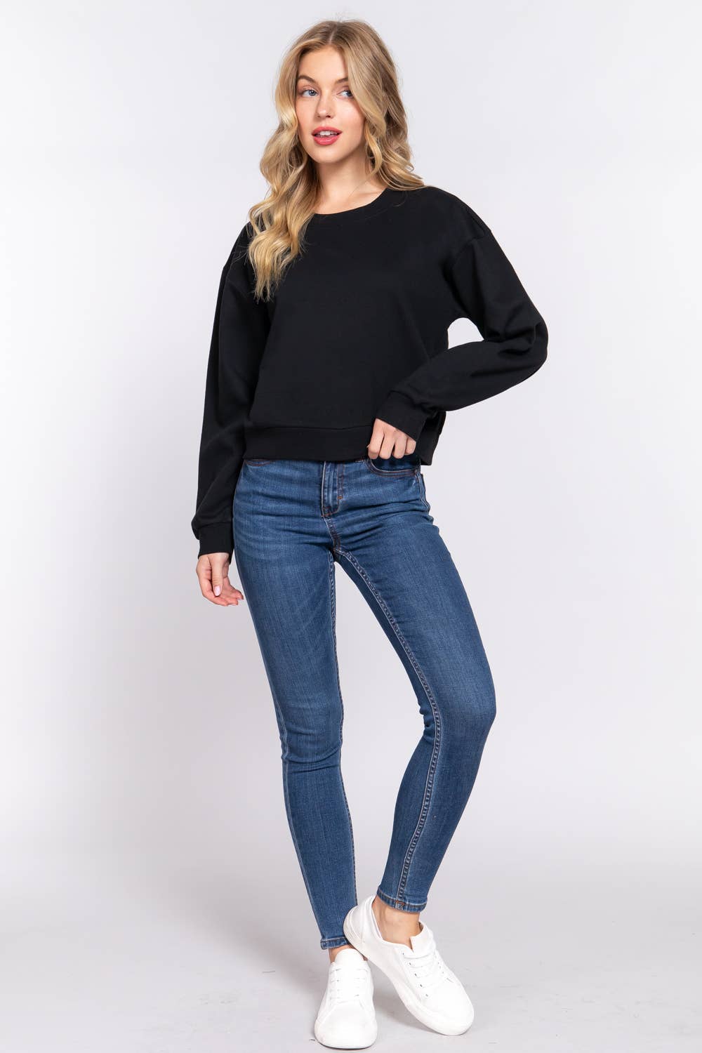Long Sleeve Round Neck Crop SweatShirt