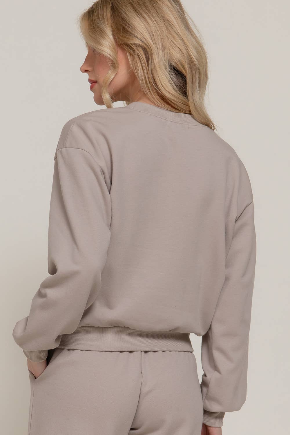 Long Sleeve Round Neck Crop SweatShirt