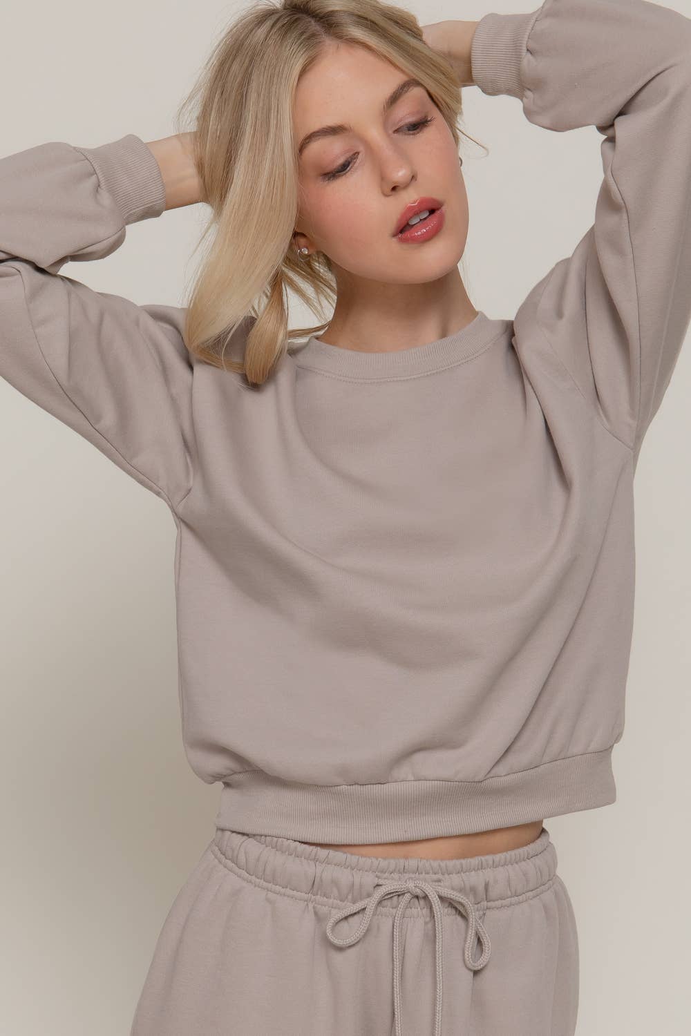 Long Sleeve Round Neck Crop SweatShirt