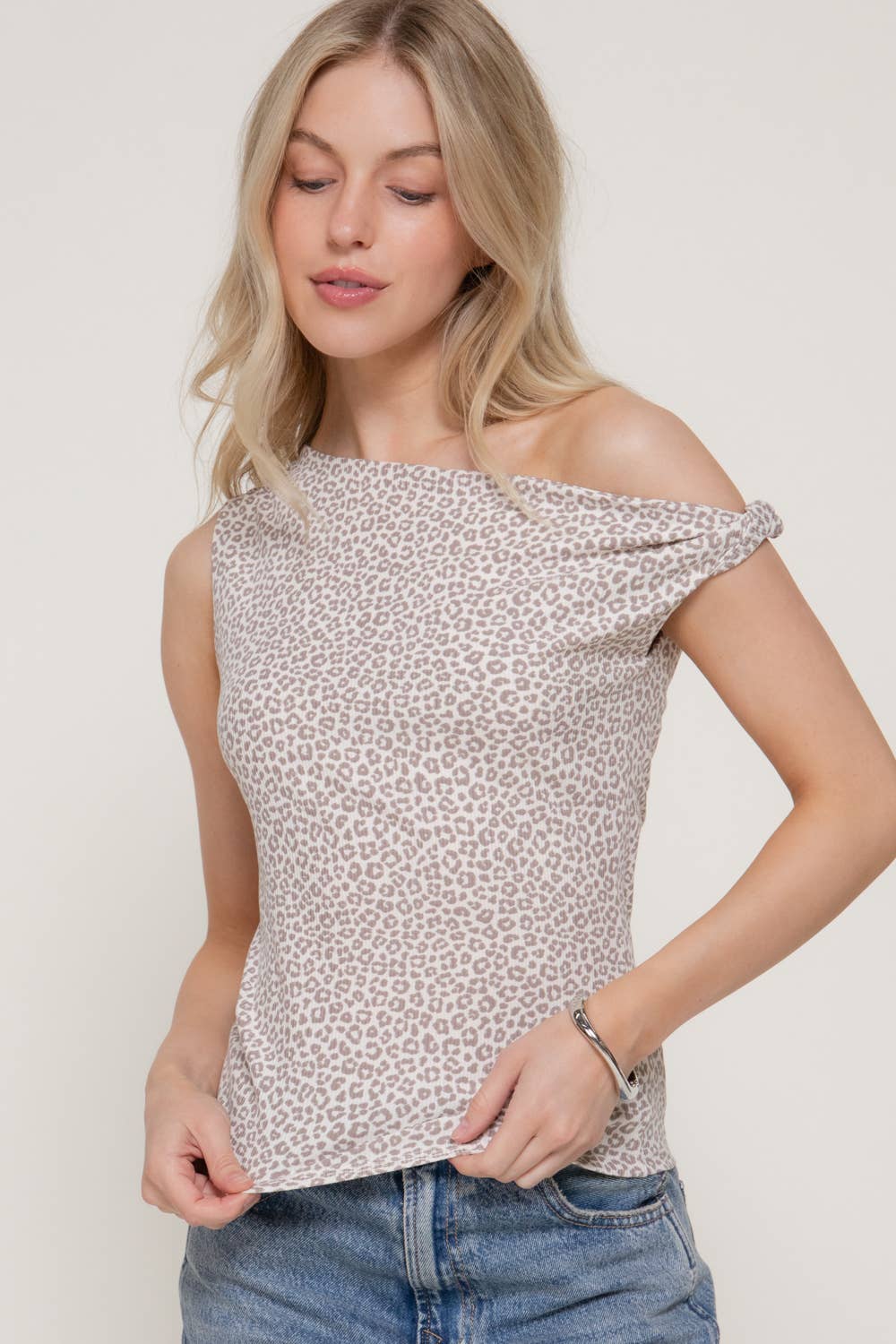 Sleeveless Off The Shoulder Twist Detail Print Rib Knit Top